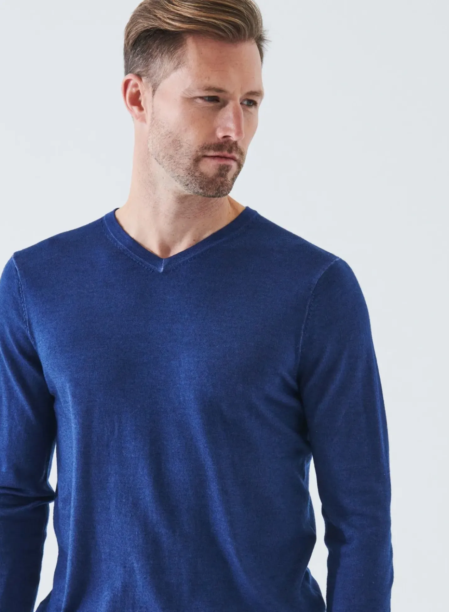 PATRICK ASSARAF Extra-Fine Merino Vintage Wash V-Neck|Men Knitwear