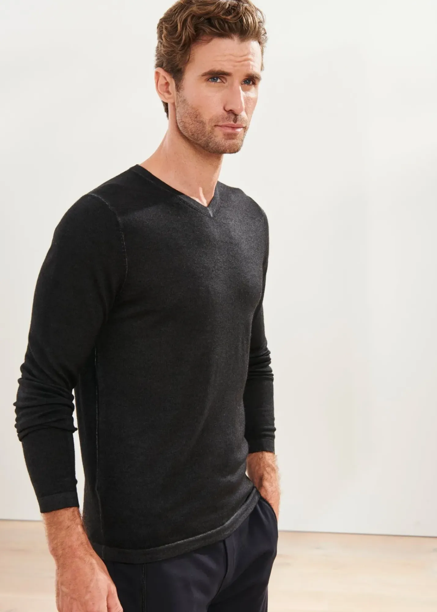 PATRICK ASSARAF Extra-Fine Merino Vintage Wash V-Neck|Men Knitwear