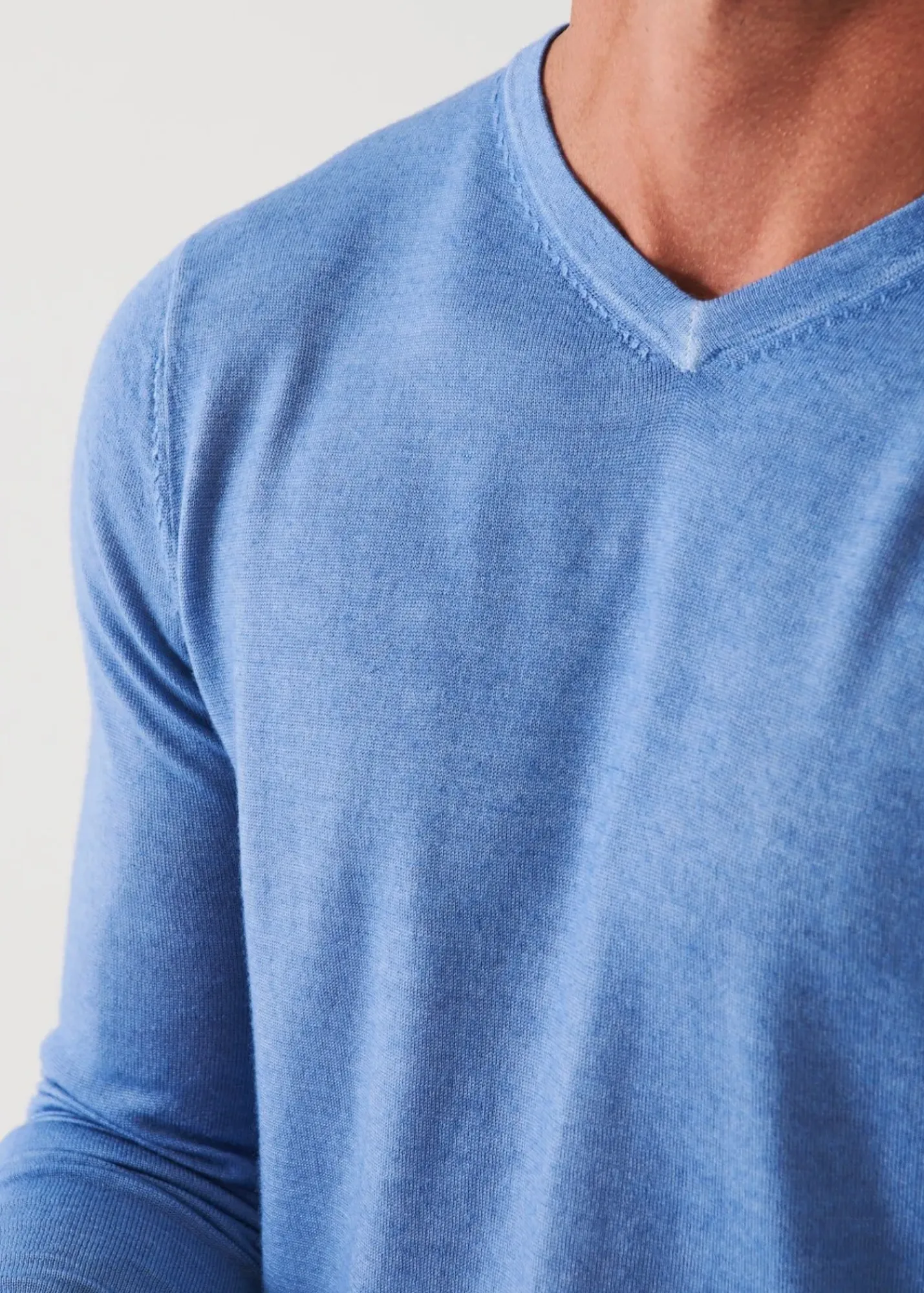 PATRICK ASSARAF Extra-Fine Merino Vintage Wash V-Neck|Men Knitwear