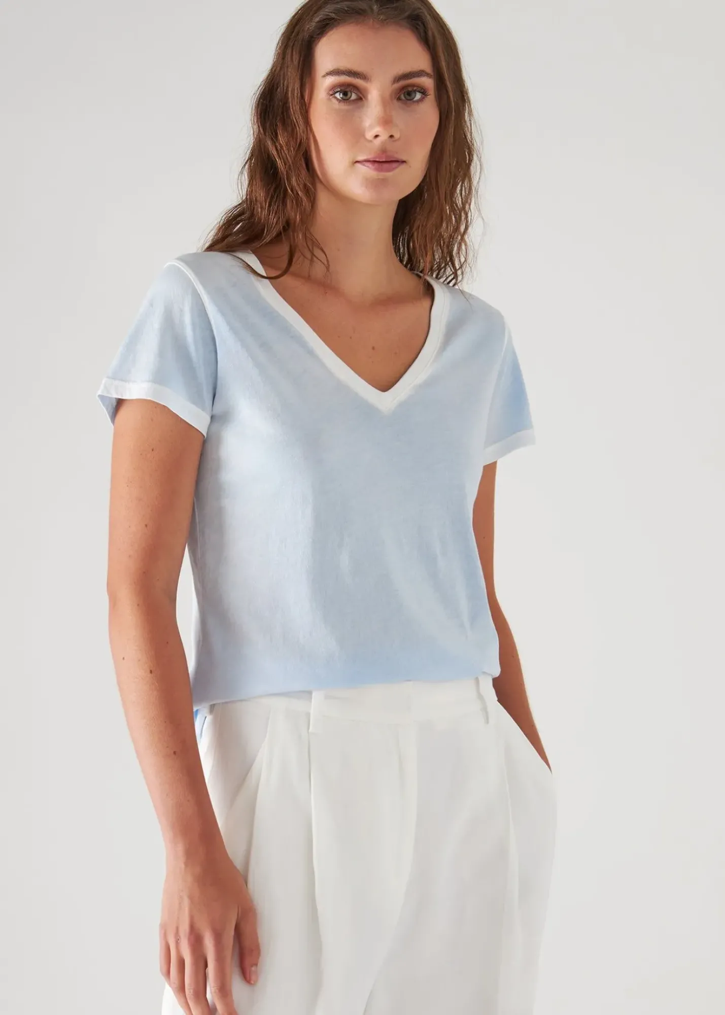 PATRICK ASSARAF Reverse Spray Lightweight Pima Cotton V-Neck T-Shirt|Women T-Shirts