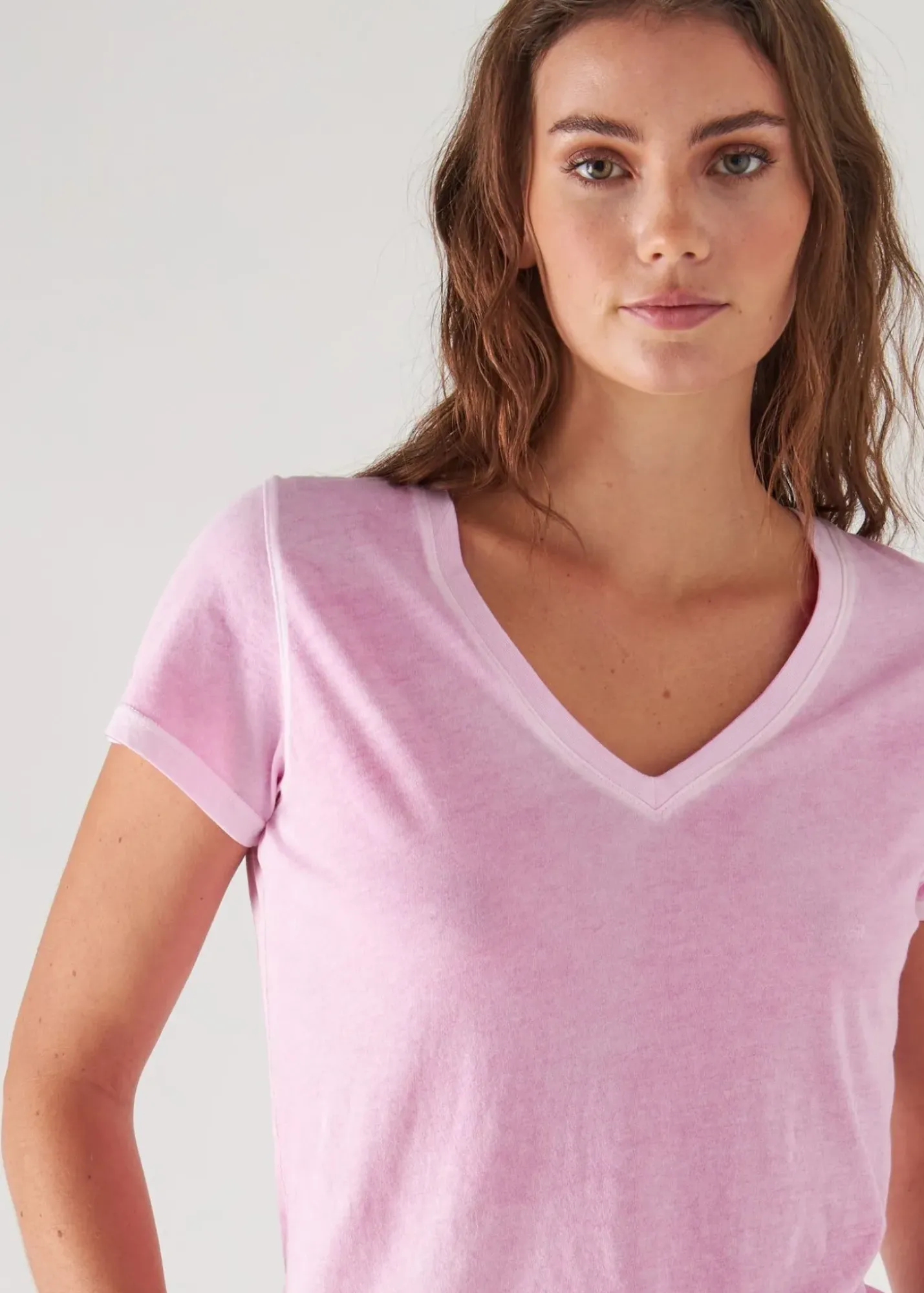 PATRICK ASSARAF Reverse Spray Lightweight Pima Cotton V-Neck T-Shirt|Women T-Shirts
