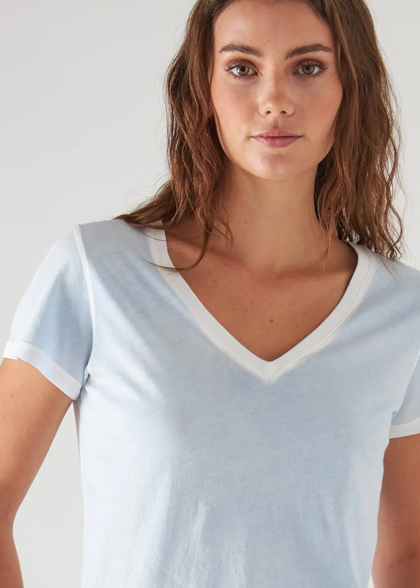 PATRICK ASSARAF Reverse Spray Lightweight Pima Cotton V-Neck T-Shirt|Women T-Shirts